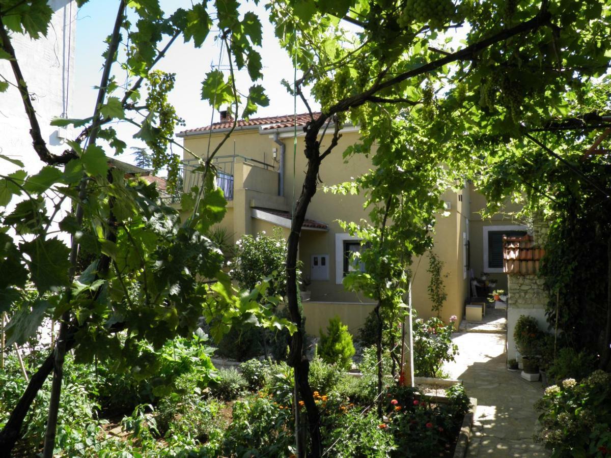 Apartman Mia Biograd Biograd Na Moru Bagian luar foto